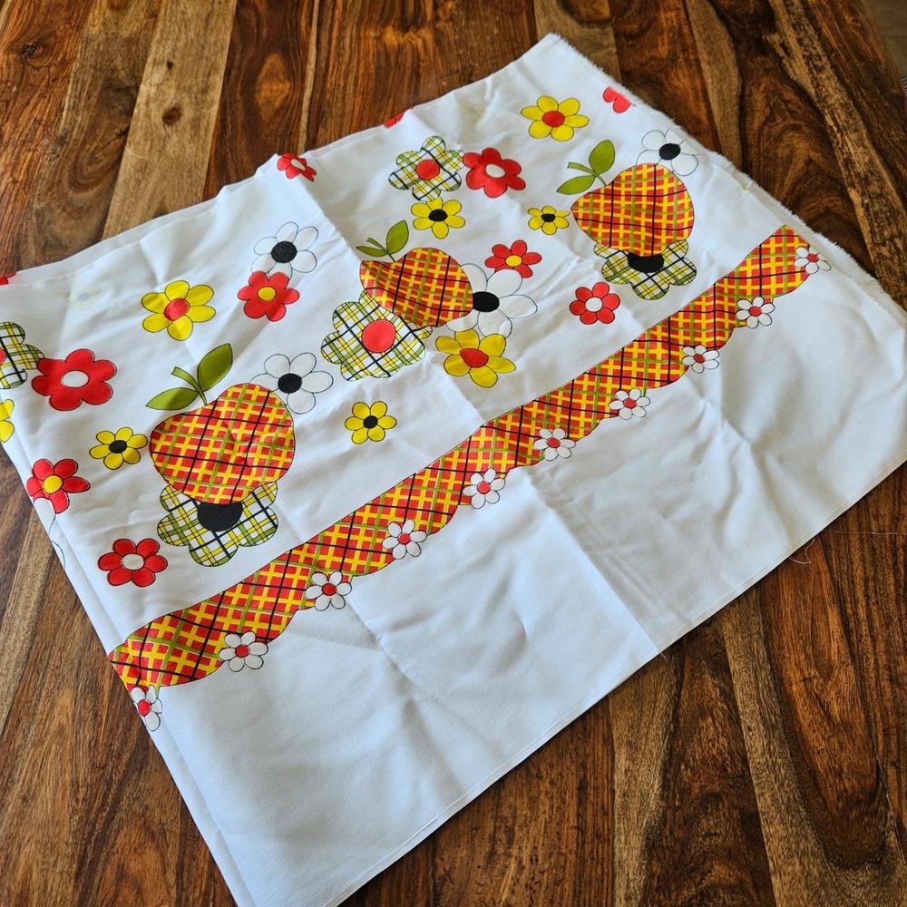Vtg 70s Border Print Mod Apple Daisy Floral Plaid Fabric Red Yellow Retro 3 Yard